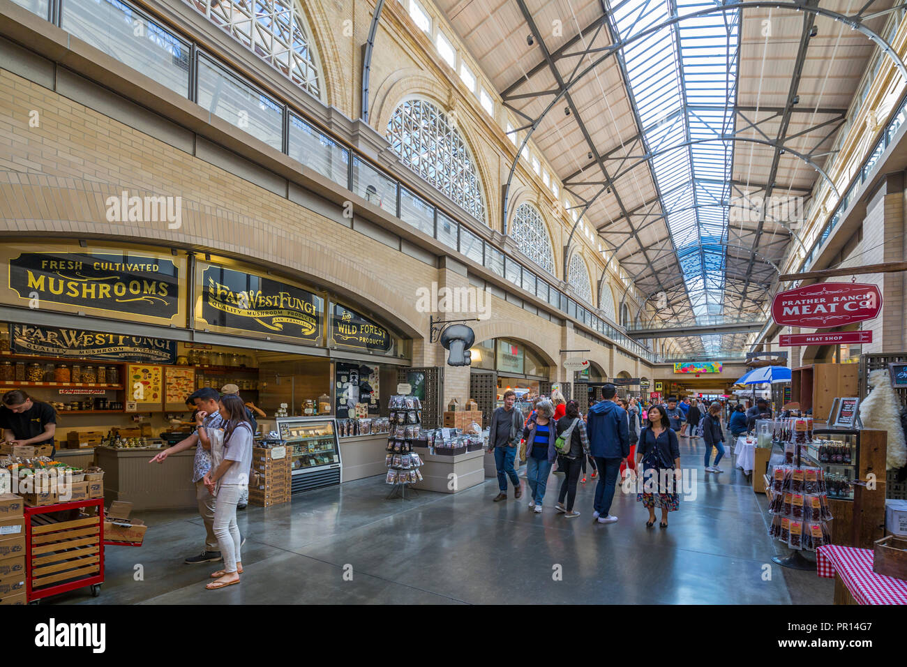 Innenraum der Ferry Building Marketplace auf dem Embarcadero, San Francisco, Kalifornien, Vereinigte Staaten von Amerika, Nordamerika Stockfoto
