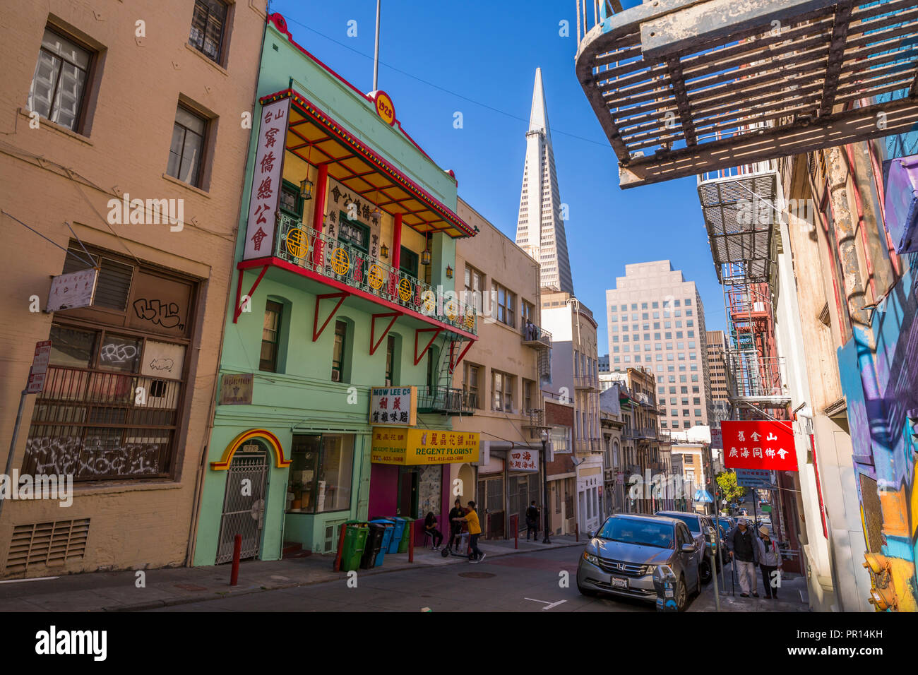 Anzeigen von Transamerica Pyramide von Chinatown, San Francisco, Kalifornien, Vereinigte Staaten von Amerika, Nordamerika Stockfoto