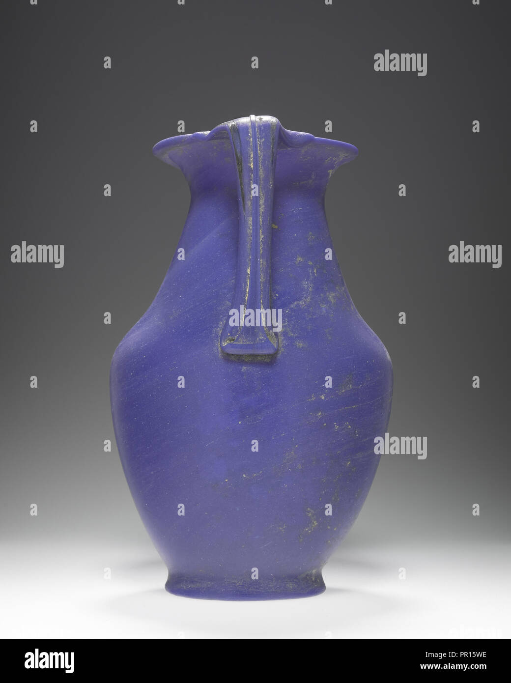 Krug, vielleicht Italien; 1. Jahrhundert; Glas; 17 cm, 611,16 in Stockfoto