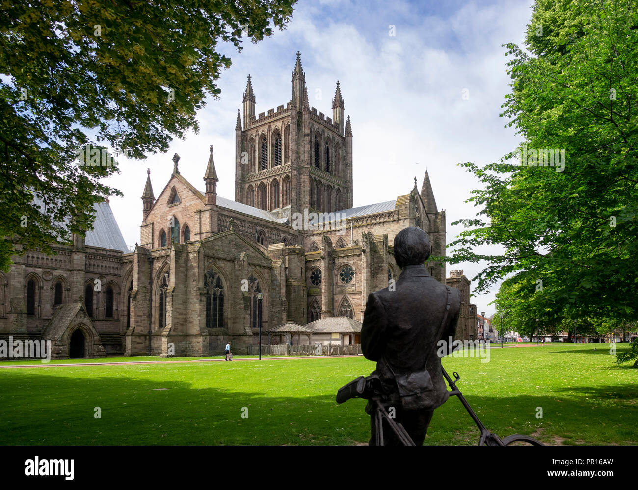 Kathedrale von Norden nach Osten und die Statue von Sir Edward Elgar von Jemma Pearson, Hereford, Herefordshire, England, Vereinigtes Königreich, Europa Stockfoto