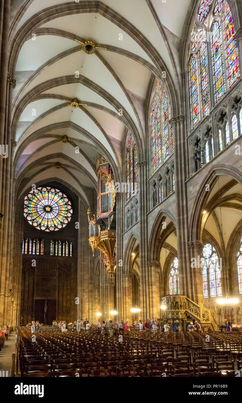 Kirchenschiff nach Westen, dem Straßburger Münster, Weltkulturerbe der UNESCO, Straßburg, Elsass, Frankreich, Europa Stockfoto