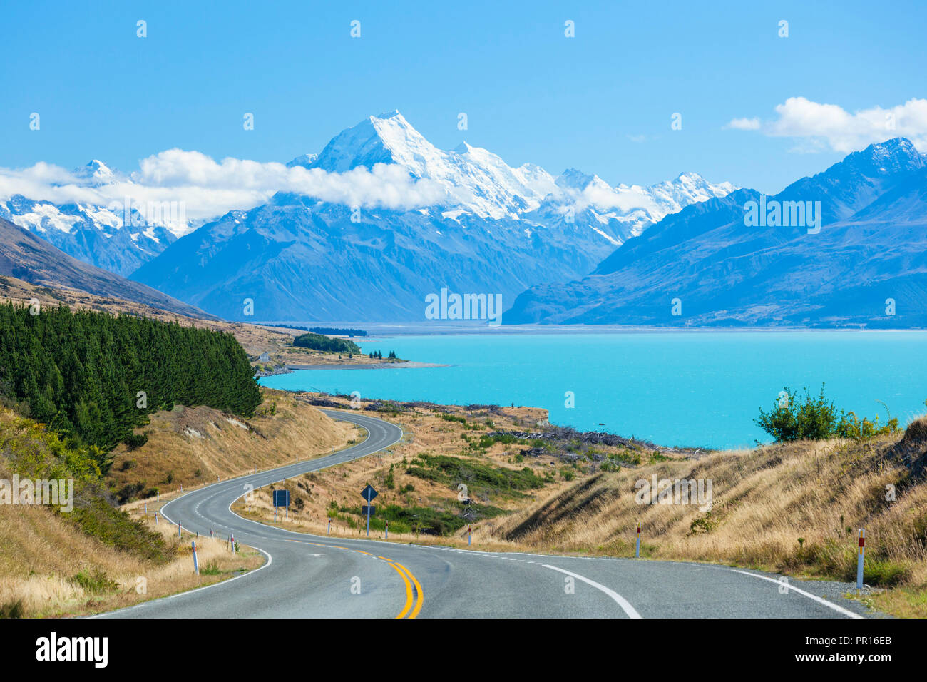 Mount Cook, Highway 80 S-Kurve der Straße und Lake Pukaki, Mount Cook Nationalpark, UNESCO-Weltkulturerbe, Südinsel, Neuseeland, Pazifische Stockfoto