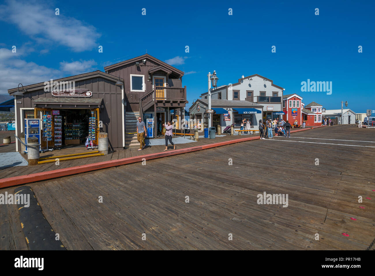 Blick auf die Geschäfte in der Stearns Wharf, Santa Barbara, Santa Barbara County, Kalifornien, Vereinigte Staaten von Amerika, Nordamerika Stockfoto