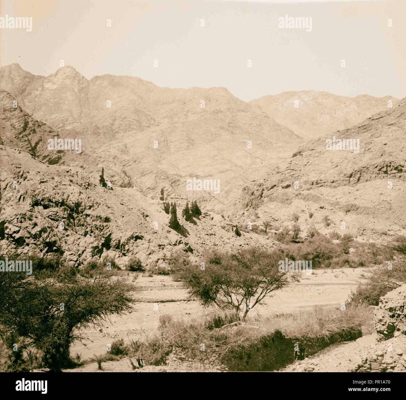 Auf den Sinai über die Wüste. Bleibt der frühen christlichen Strukturen in Wady Feiran. 1900, Ägypten, Sinai Stockfoto