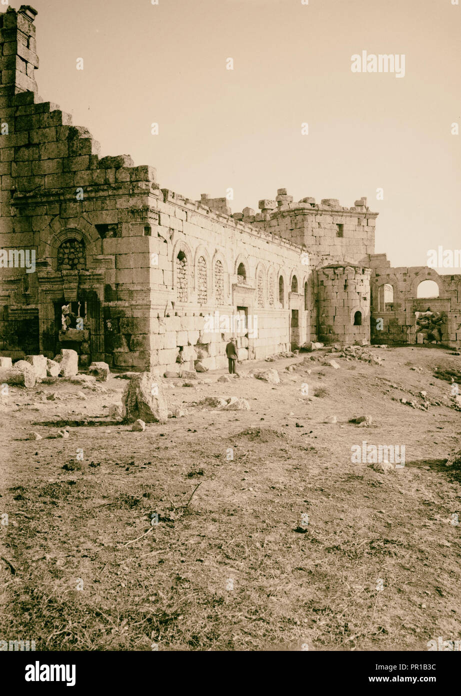 Kalat Siman. Kirche an der Wand zeigen Portale von Nordwesten. 1900, Syrien Stockfoto