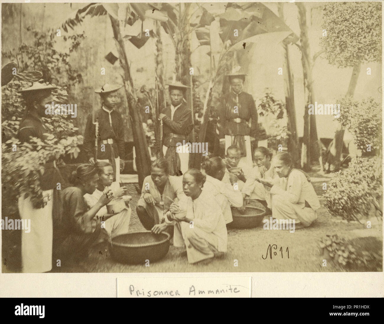 Prisonner ammanite, Blick auf Französisch Indochina, Gsell, Emile, 1838-1879, Eiweißstoff, zwischen 1866 und 1879, zeigt eine Gruppe Stockfoto