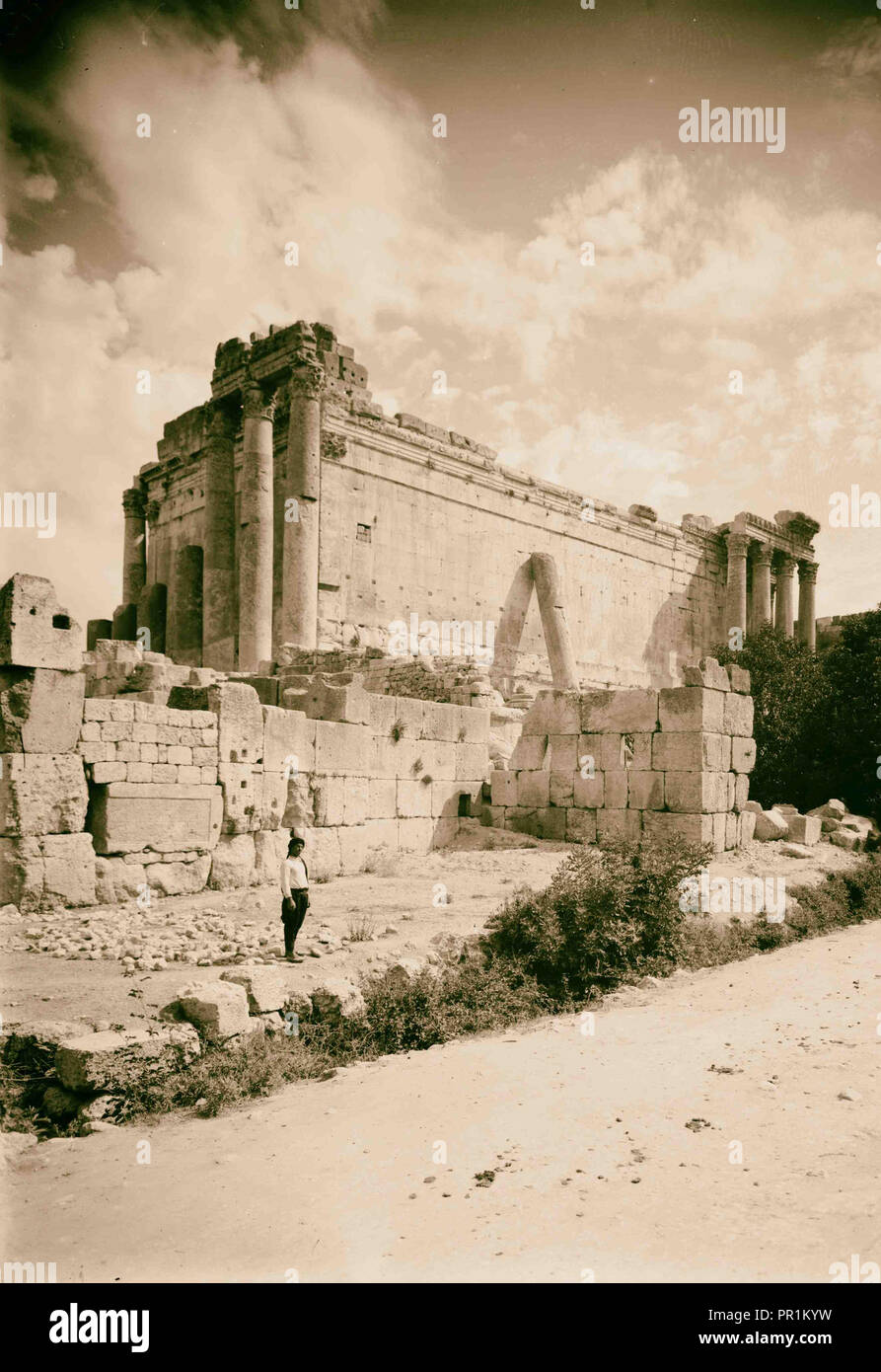 Baalbek. Bacchus Tempel aus dem Süden. 1936, Libanon, Baʻlabakk, BaʻLabakk Stockfoto