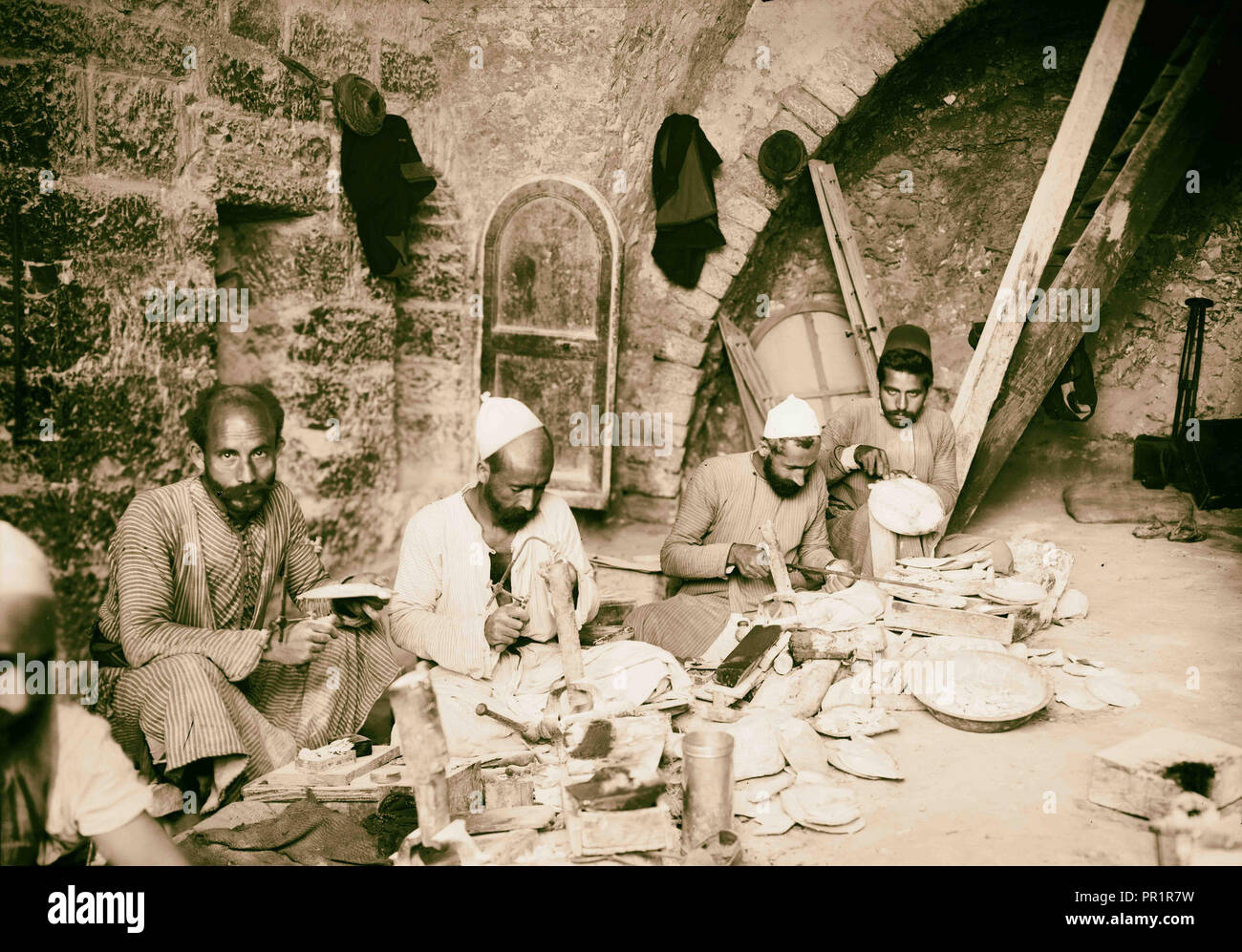 Arbeitnehmer in Perlmutt. 1898, im Nahen Osten, Israel und/oder Palästina Stockfoto