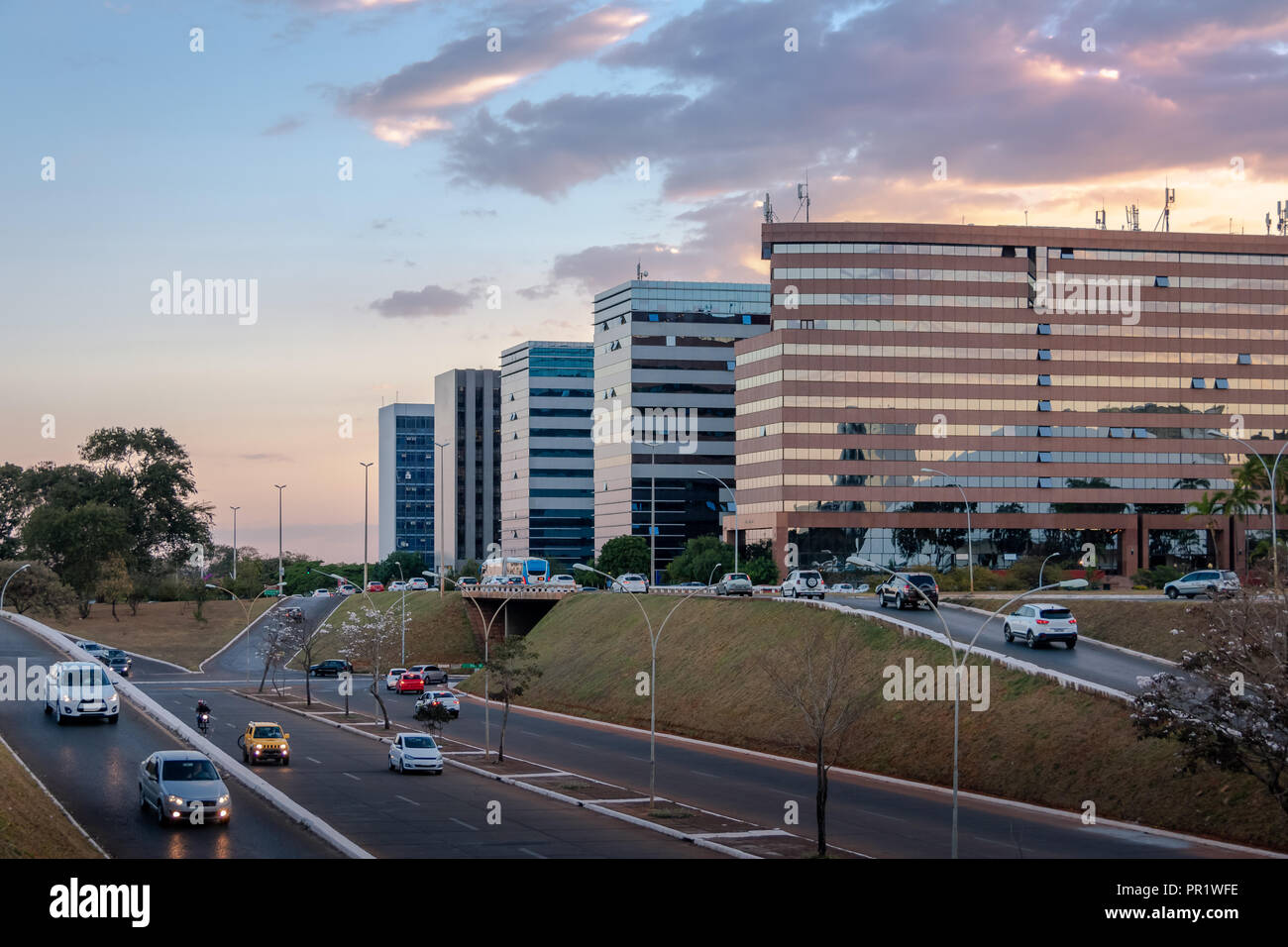 Brasilia Gebäude bei Sonnenuntergang - Brasilia, Distrito Federal, Brasilien Stockfoto