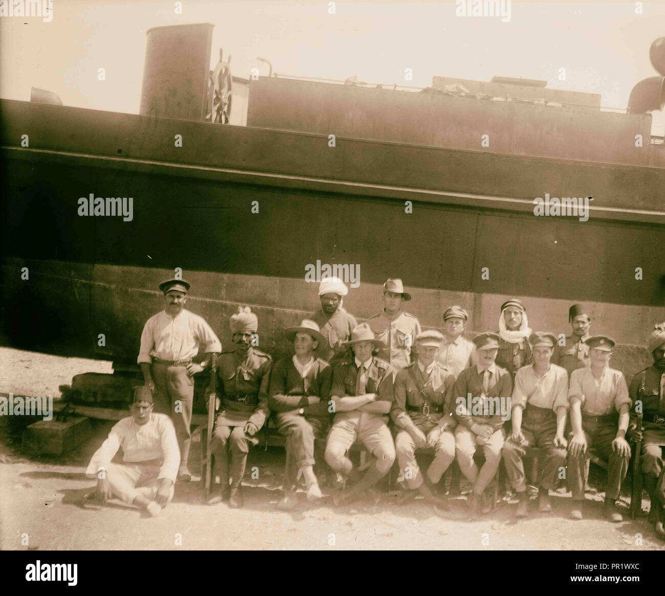 Soldaten des Britischen Empire vor ein Schiff am Toten Meer. 1919 Stockfoto