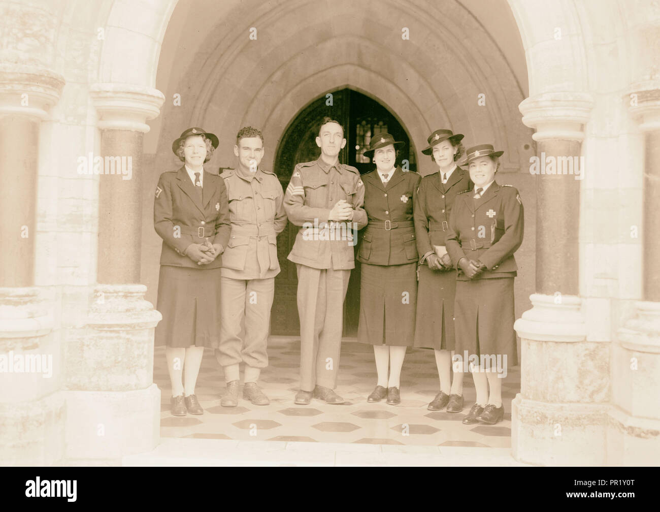 Hochzeit Gruppe von St. George's. Sgt. Braun (Australische). 1940, Jerusalem, Israel Stockfoto