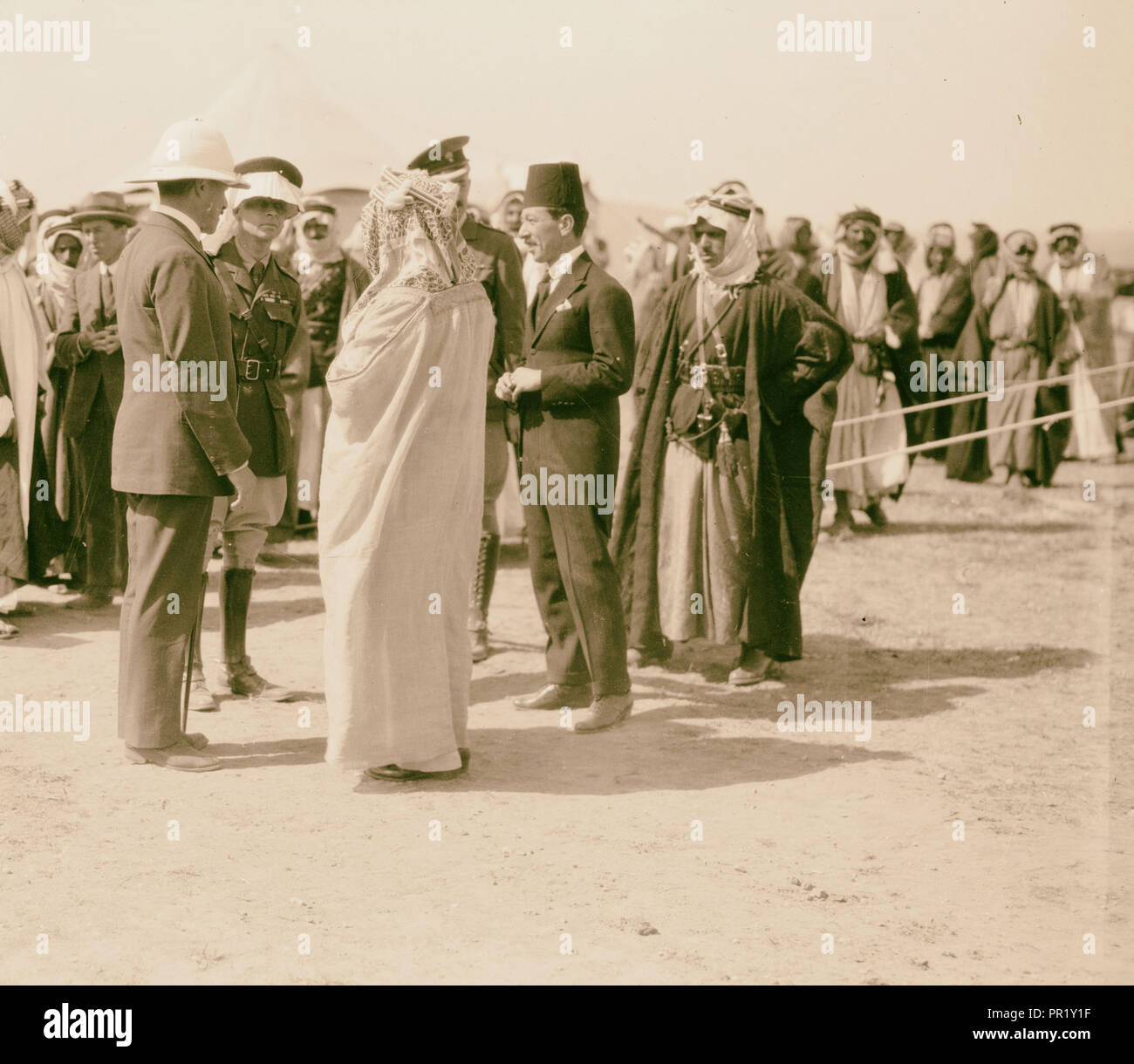 H.S. & Emir Abd. In T-J [d. h., Herbert Samuel und Emir Abdullah in Transjordanien]. 1920, Jordanien Stockfoto