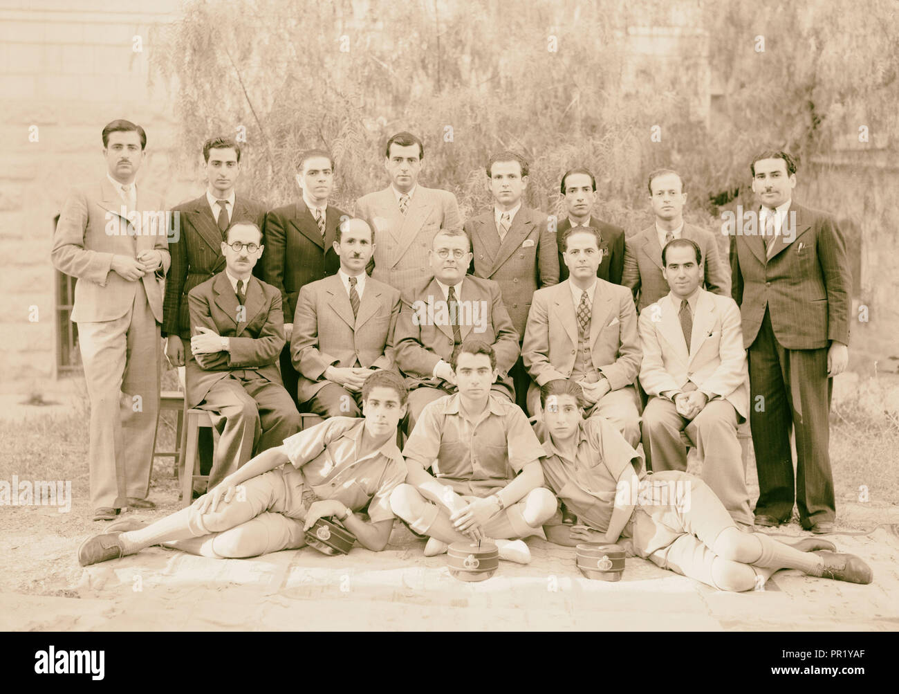 Arabische Mitarbeiter an der P.B.S. [D. h., Palästina Broadcasting Service] kleinere Gruppe, Jerusalem Stockfoto