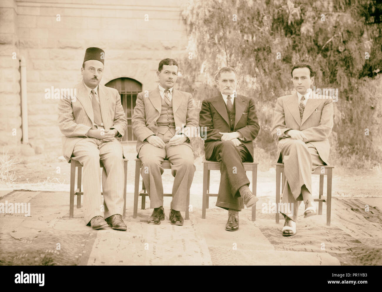 Arabische Mitarbeiter an P.B.S. [D. h., Palästina Broadcasting Service] Kleine Gruppe von 4 Personen. Foto zeigt (von rechts nach links) Yusuf Stockfoto