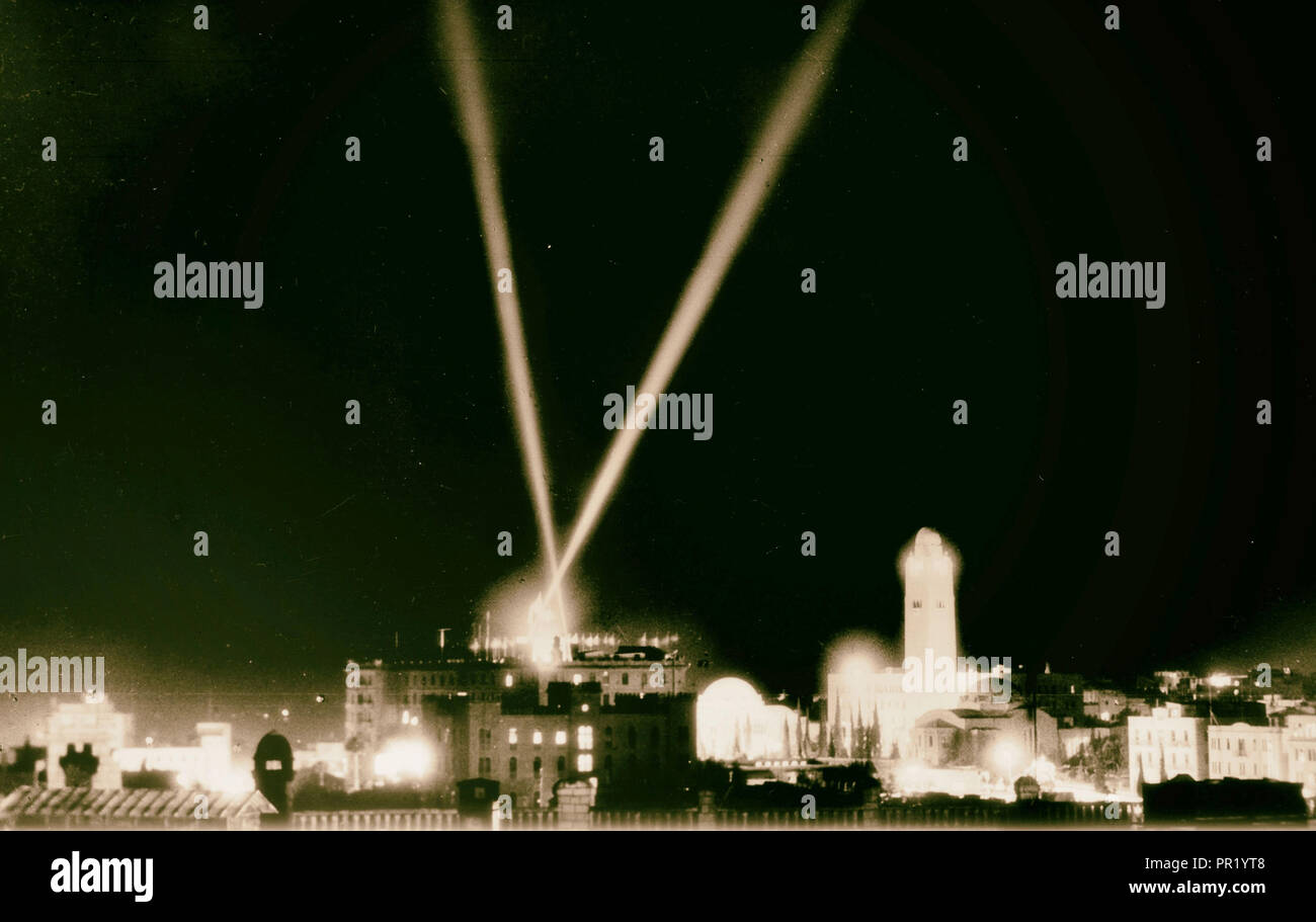 V.E. Tag, 8. Mai 1945, Nacht beleuchtung über King David Hotel & Y.M.C.A. vom Dach aus der Armee genommen Y.M.C.A. Hostel Stockfoto