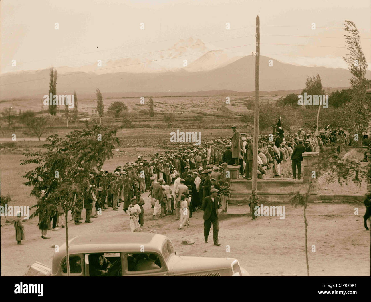 Die Türkei. Mt. Argeus & Injesu [d.h., Mount Erciyas & Incesu]. Feier auf der Tag der Verfassung. 1935, Türkei, ıncesu, Incesu Stockfoto