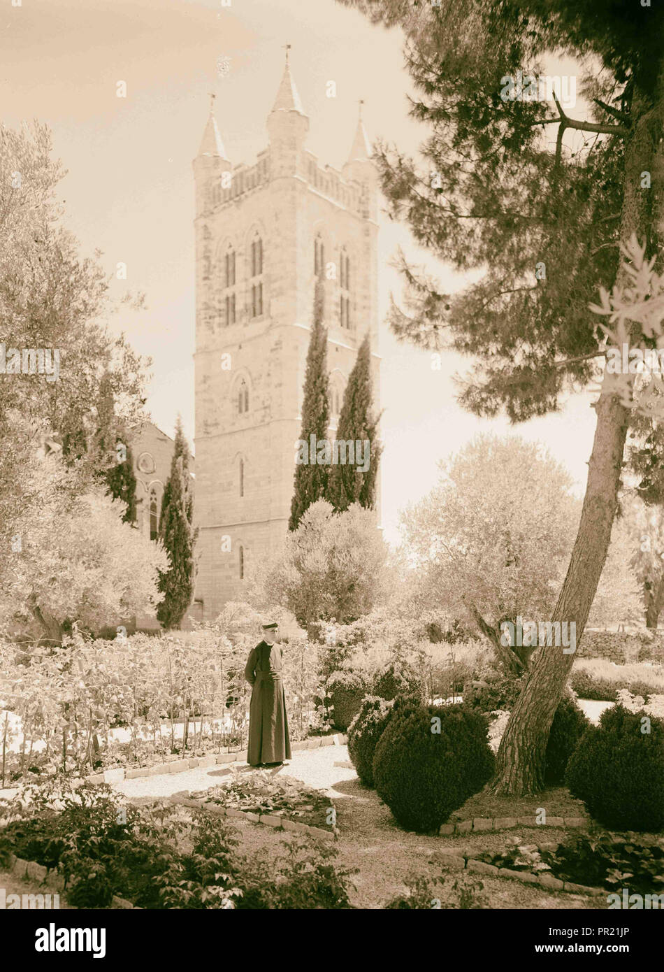 Bischof und Frau Stewart in Ihrem Garten von St. George's. 1940, Jerusalem, Israel Stockfoto