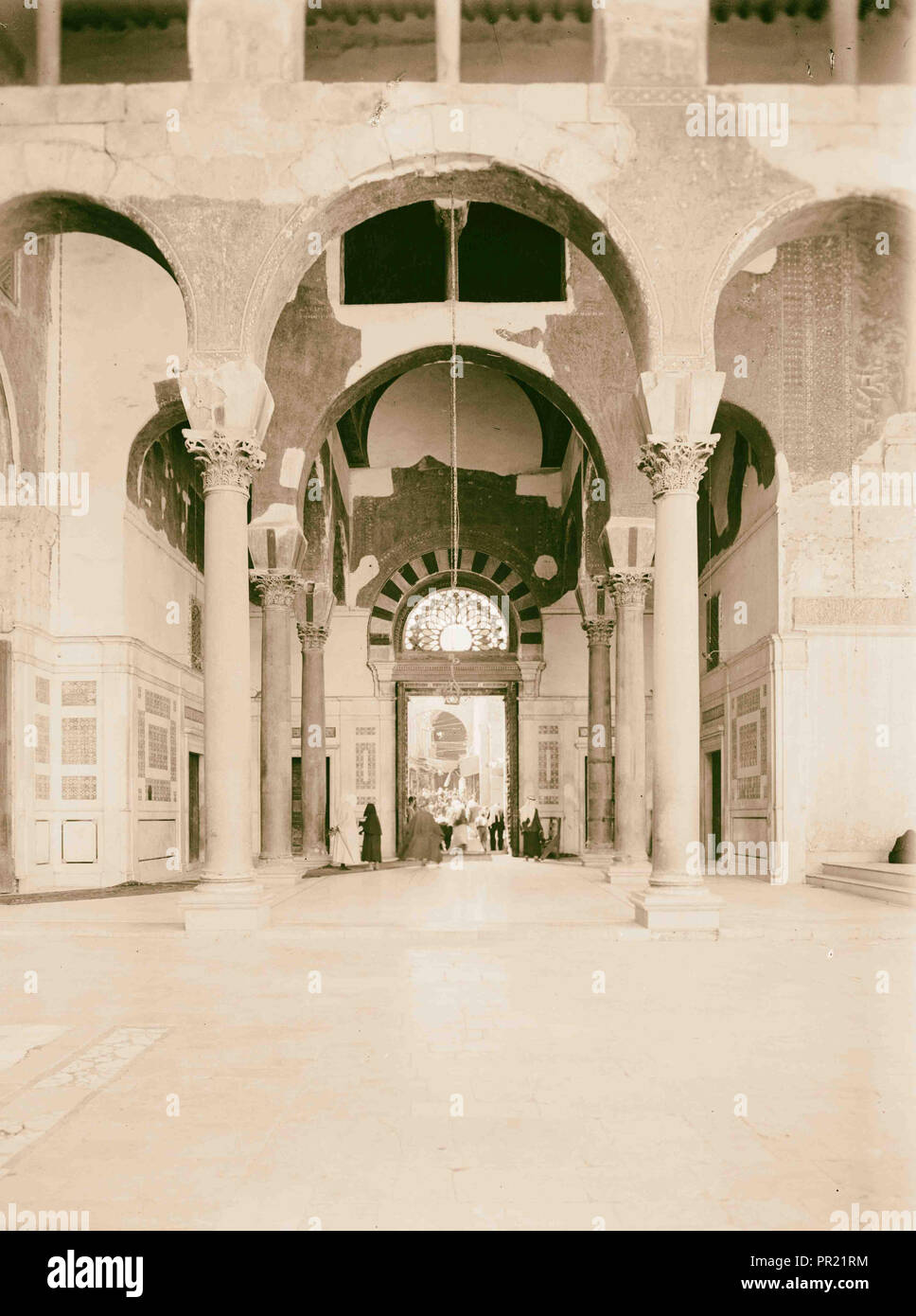 Damaskus. Der Ommayad Moschee. Der Eingang vom Innenhof. 1940, Syrien, Damaskus Stockfoto