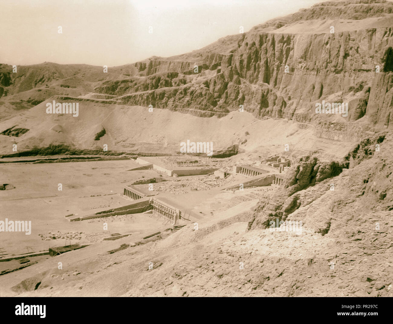 Ägypten. Theben an der südlichen Grenze Ägyptens. Tempel von Dier el Bahre. Foto zeigt Deir el-Bahari (Dayr al-Bahri Stockfoto