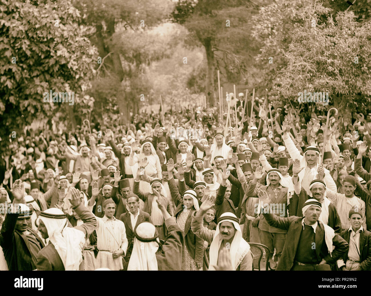 Palästina Unruhen 1936. Palästina Araber in Abu Ghosh die Vereidigung der Verbundenheit mit der arabischen Sache, nämlich die Jüdische zu kämpfen Stockfoto