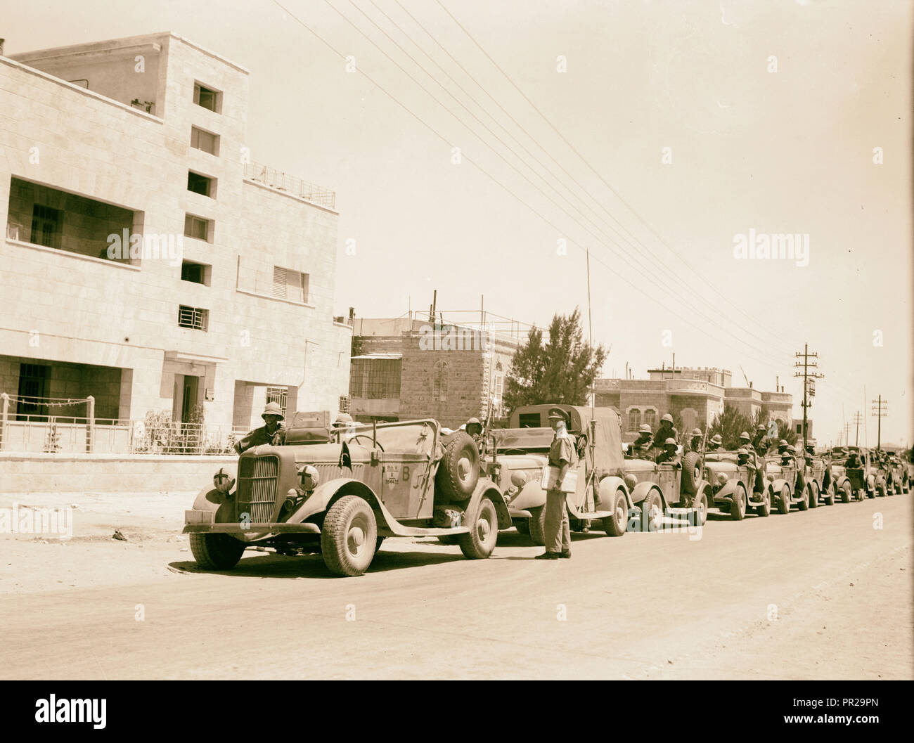 Palästina Unruhen 1936. Eine Linie der Krieg Abt. Autos auf der Straße in Bethlehem. 1936, West Bank, Bethlehem Stockfoto