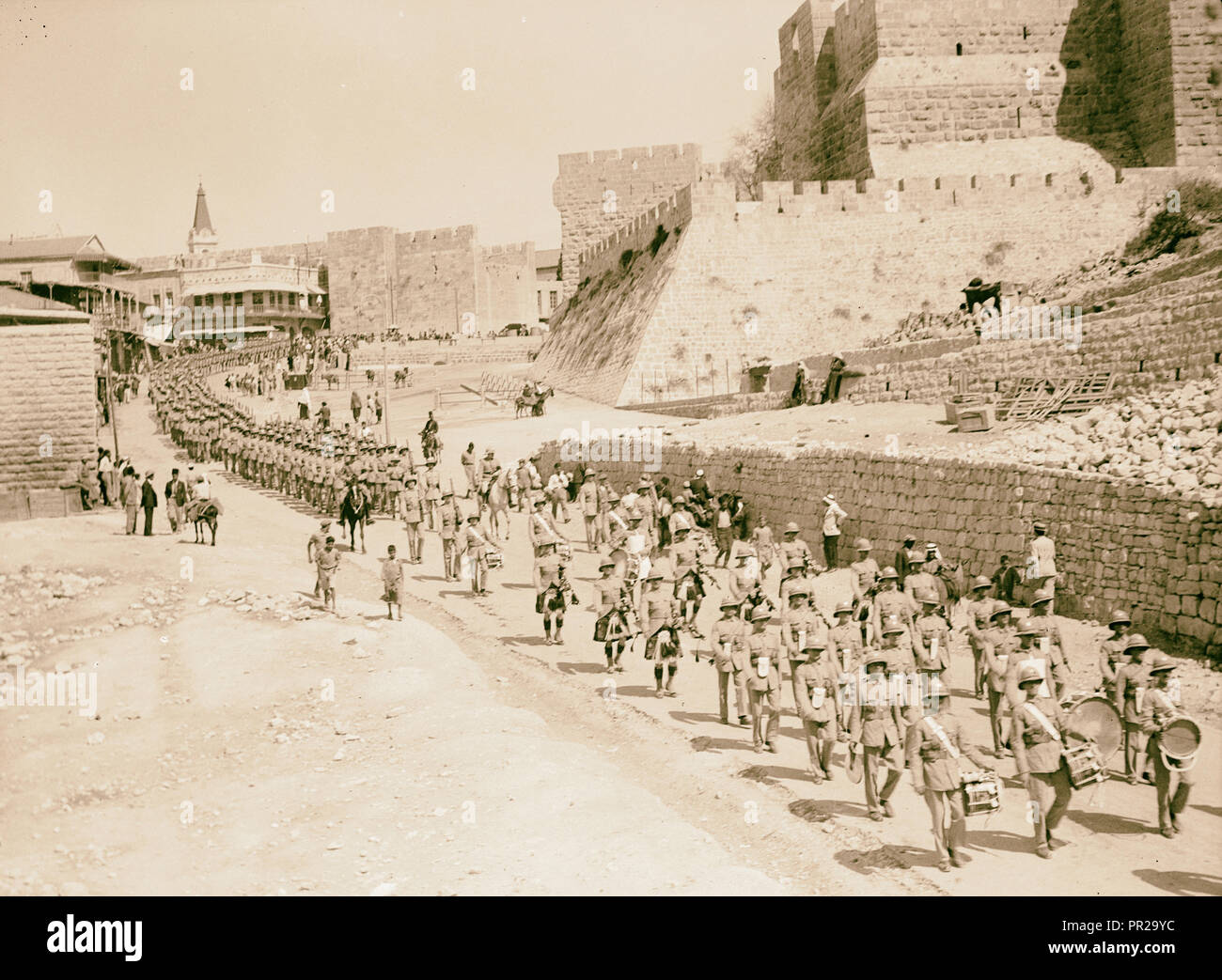 Palästina Unruhen 1936. Die Schotten Guard Parade von der Band voraus. 1936 Stockfoto
