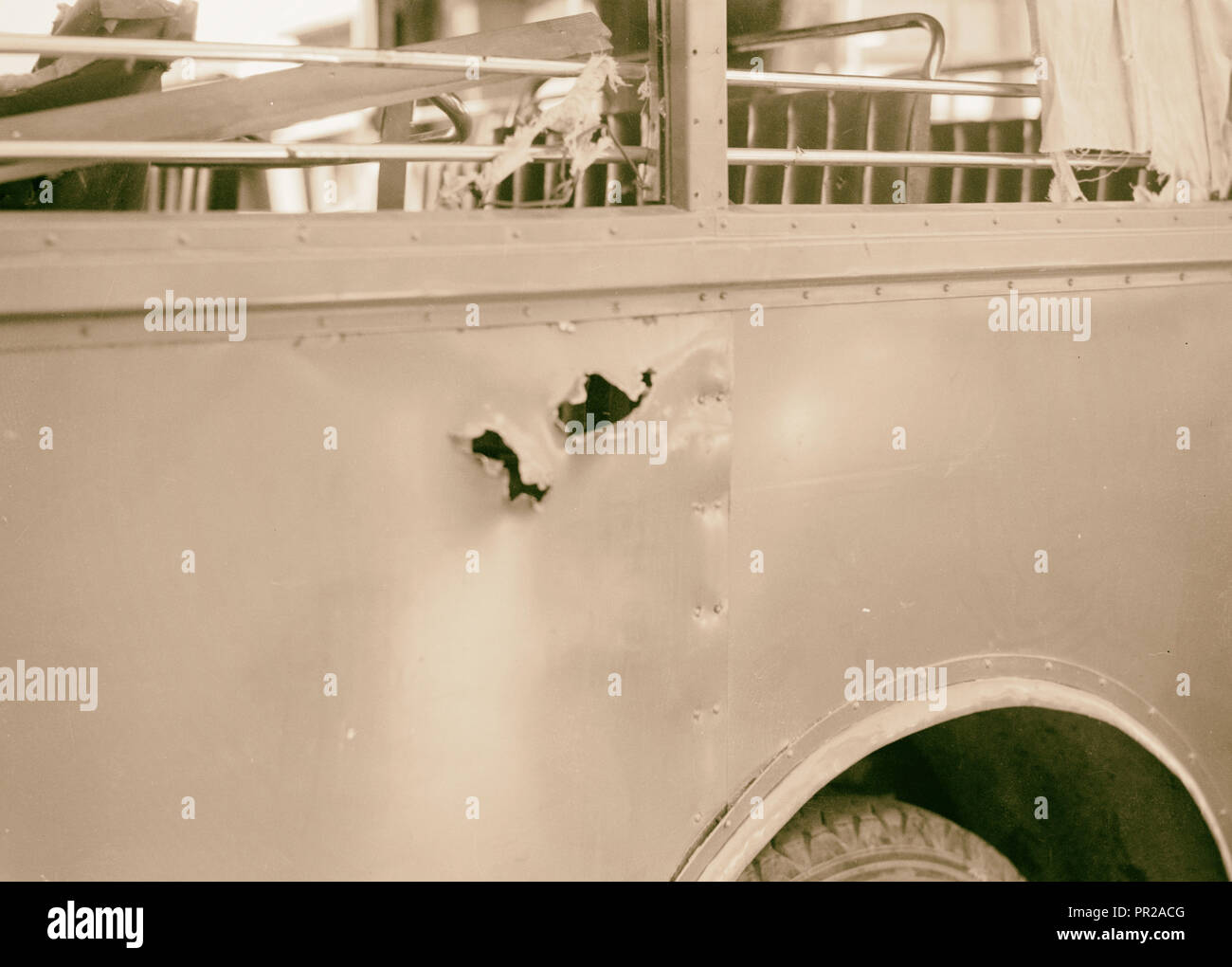 Störung. Angriff auf einen arabischen bus Juli 4, 1938. Eine Arabische nationale Bus explodierte Mine, Naher Osten, Israel Reifenpanne Stockfoto