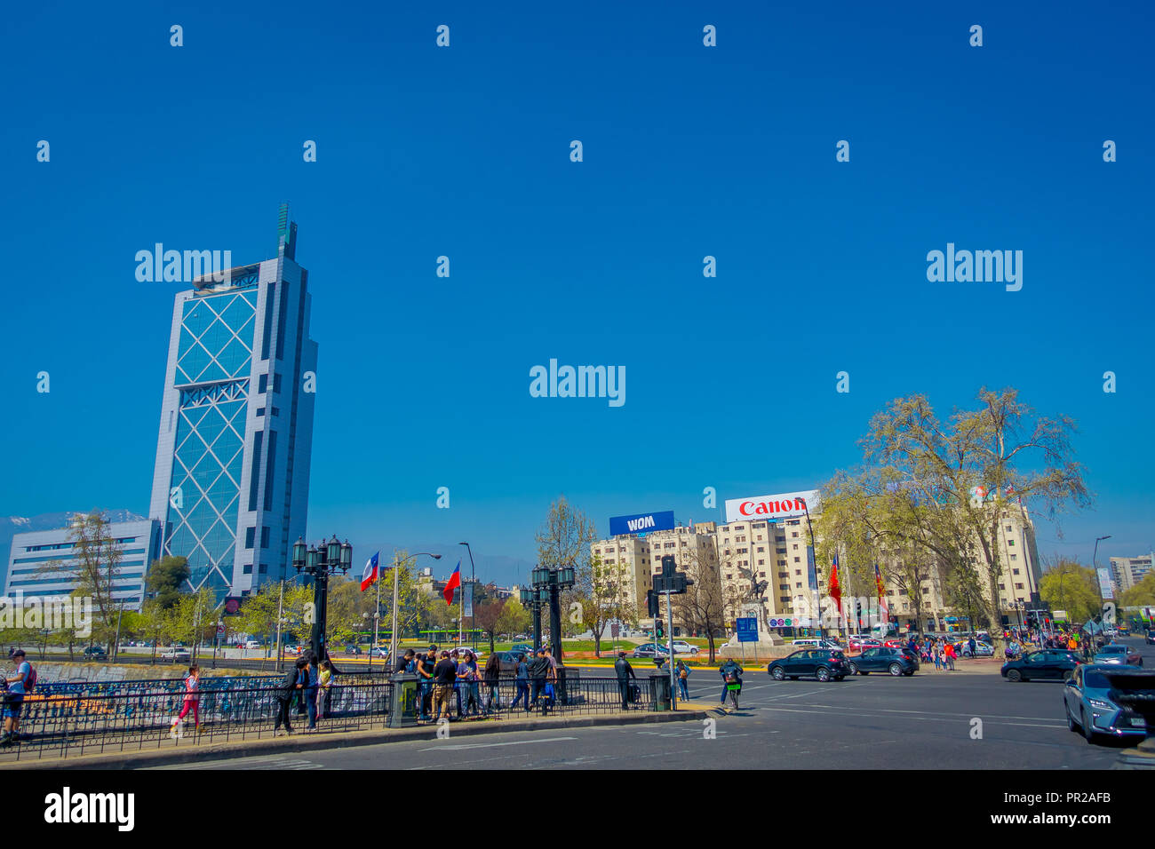 SANTIAGO, CHILE - 17. SEPTEMBER 2018: die wunderschöne Skyline von Santiago de Chile mit modernen Bürogebäuden im Financial District in Las Condes Stockfoto