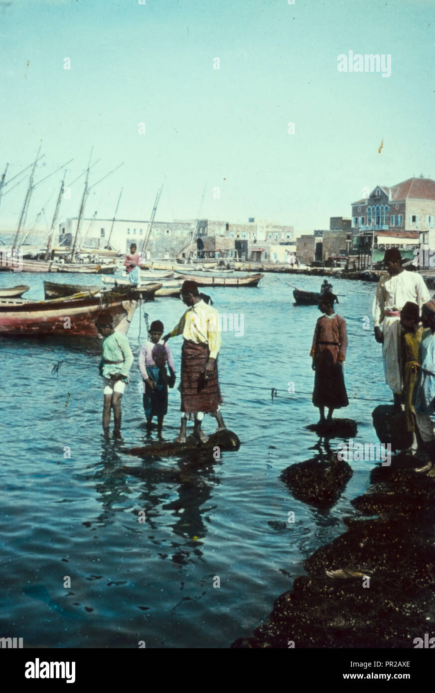 Entlang der Mittelmeerküste, gegen Mittag. Reifen, Hafen. Akte 213. 1950, Libanon, Reifen Stockfoto