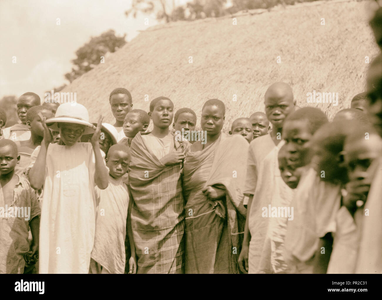 Uganda. Von Hoima nach Fort Portal. Gruppe von Klasse Eingeborenen. 1936, Uganda Stockfoto