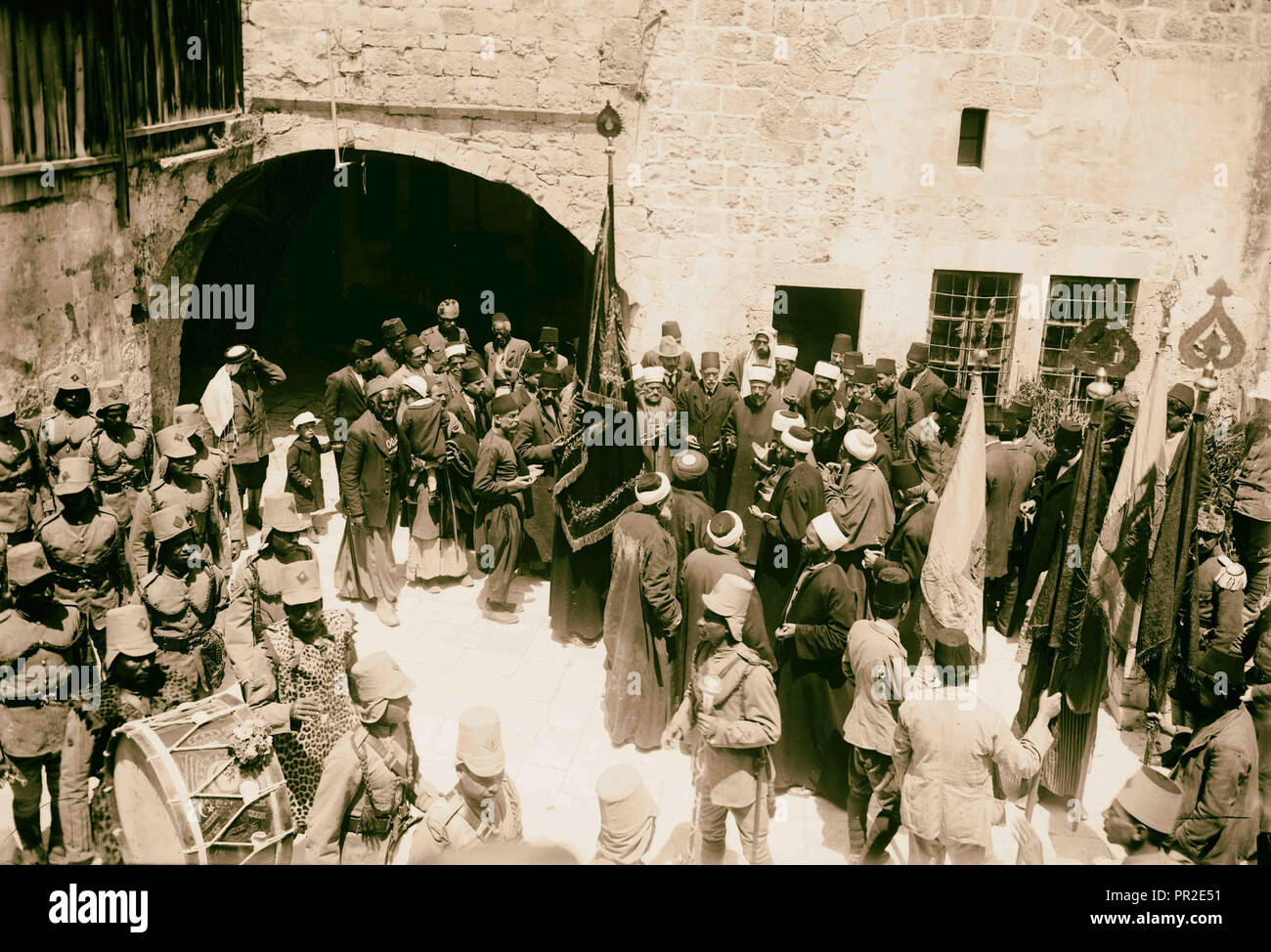 Zeremonie über dem Heiligen Neby Mousa, Nebi Musa Flagge. 1918. Nabi Musa ist der Name einer Website in der West Bank Stockfoto