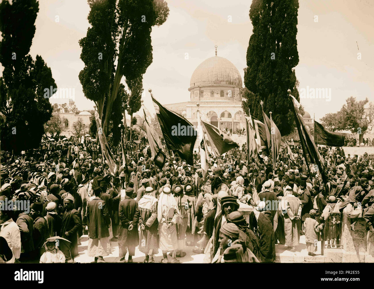 Erste Nebi Musa Feier nach der Besetzung. Heilige Fahne in die Moschee el Aksa, 1918 übernommen. 1918, Jerusalem, Israel Stockfoto