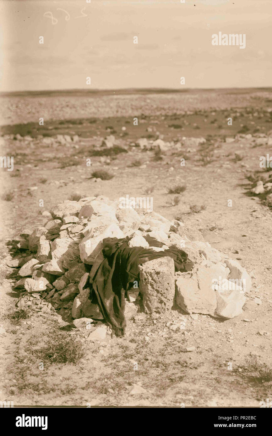 Grab, bedeckt mit Gewand des Verstorbenen. 1900, Israel Stockfoto