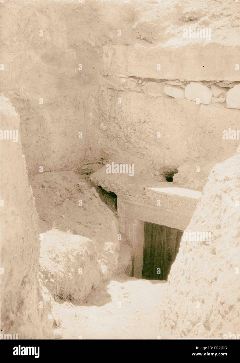 Palmyra. Grab der drei Brüder. Eingang mit Ablagerungen verstopft. 1920, Syrien, Tadmur Stockfoto