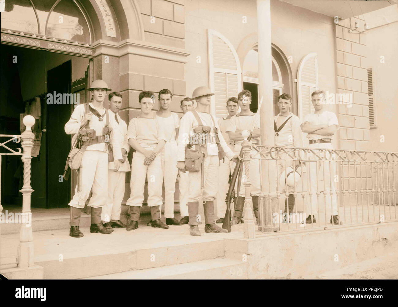 Palästina Veranstaltungen. Die 1929 Unruhen vom 23. August bis zum 31. Britischen Marines in Jaffa am Eingang des Hotels, wo Sie untergebracht waren, Stockfoto