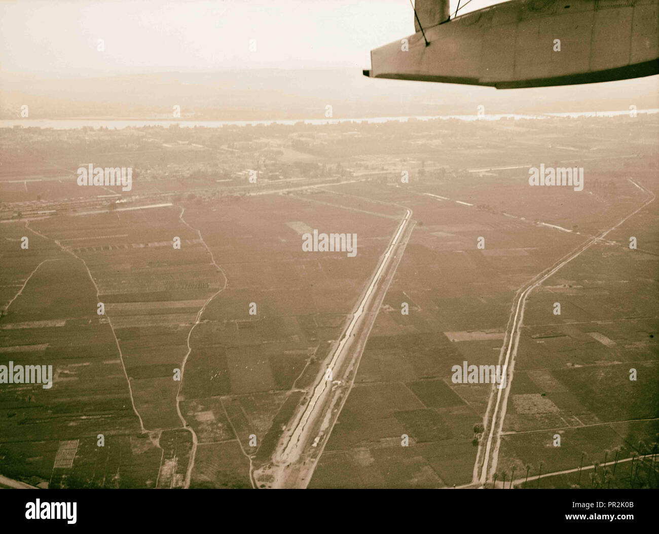 Luft Ansichten von Palästina. Flug nach unten das Delta des Nils zu Alexandria. Gärten und Nil Bewässerungskanäle. Pyramiden Stockfoto