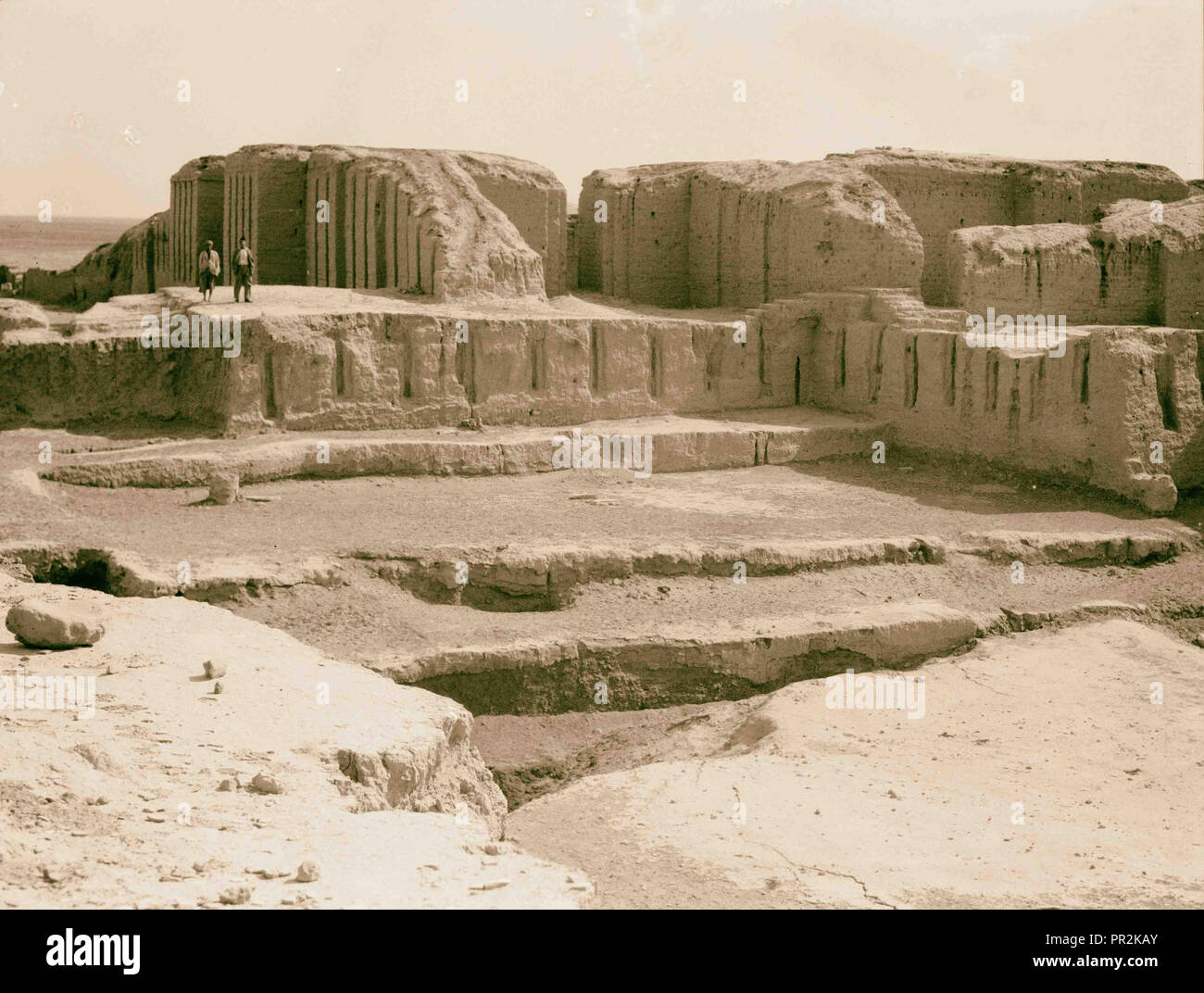 Irak. Kis. (Tel-Uhaimir). Die herrschende Stadt unmittelbar nach der Sintflut. Die antiken Ruinen zeigen umfangreiche bleibt. 1932, Irak Stockfoto
