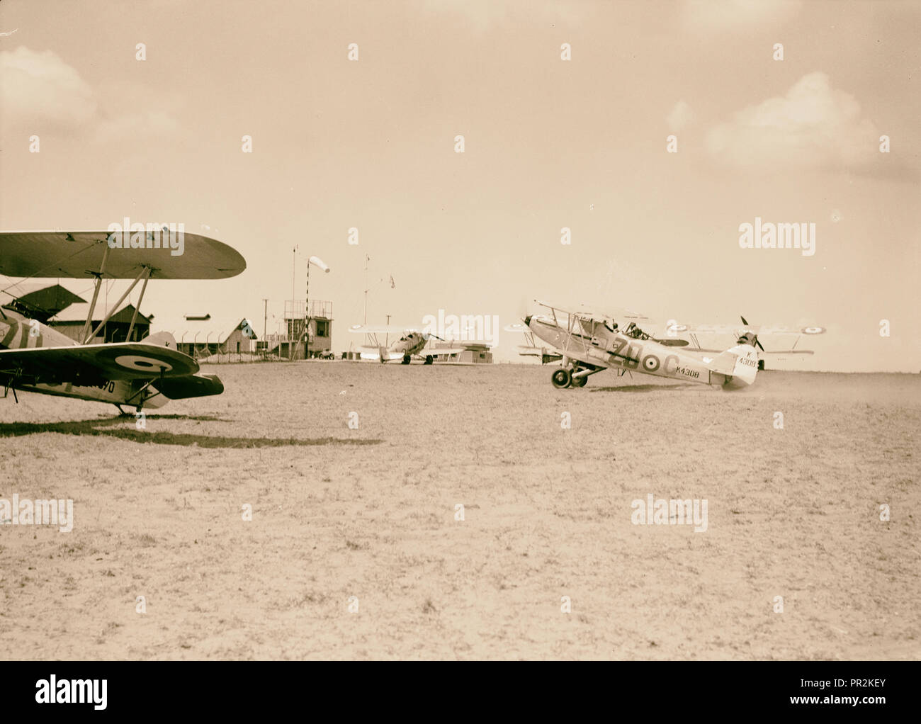 R.A.F. Aktivitäten. Flugzeug zurück nach Hause in Ramleh [Ramleh Flugplatz]. 1934, Israel, Ramlah Stockfoto