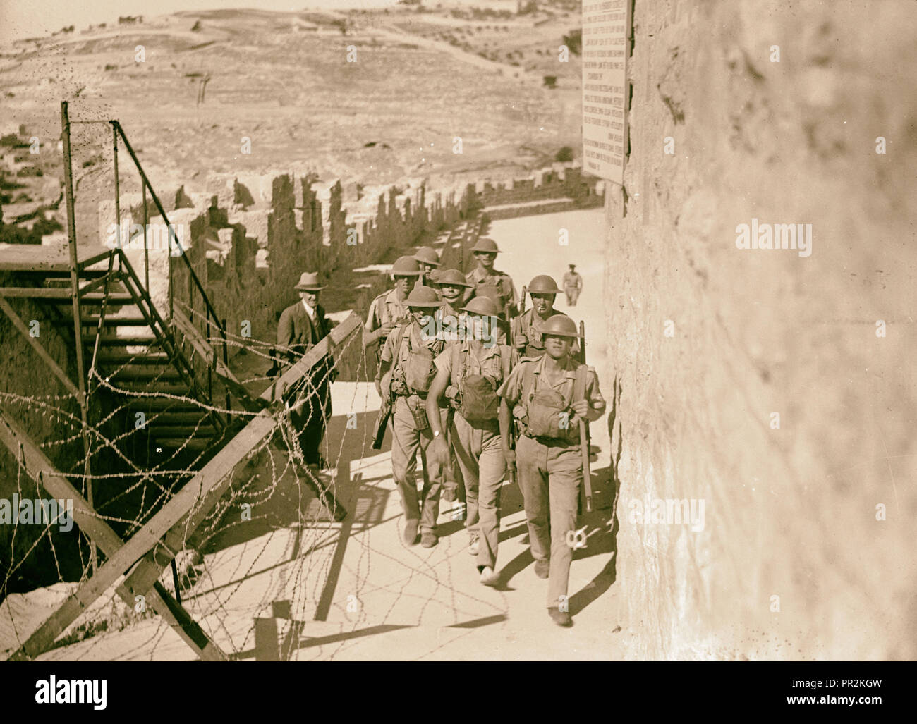 Die Hebung der Belagerung von Jerusalem typische Szene der Truppen in der Altstadt vor der Aufhebung der Sperrstunde, Kader von Stahl behelmte Stockfoto