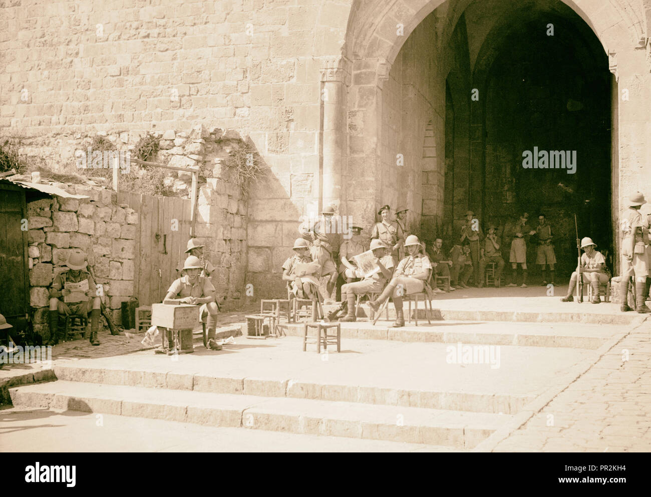 Die Hebung der Belagerung von Jerusalem typische Szene der Truppen in der Altstadt vor der Aufhebung der Sperrstunde. Szene der Truppen Stockfoto