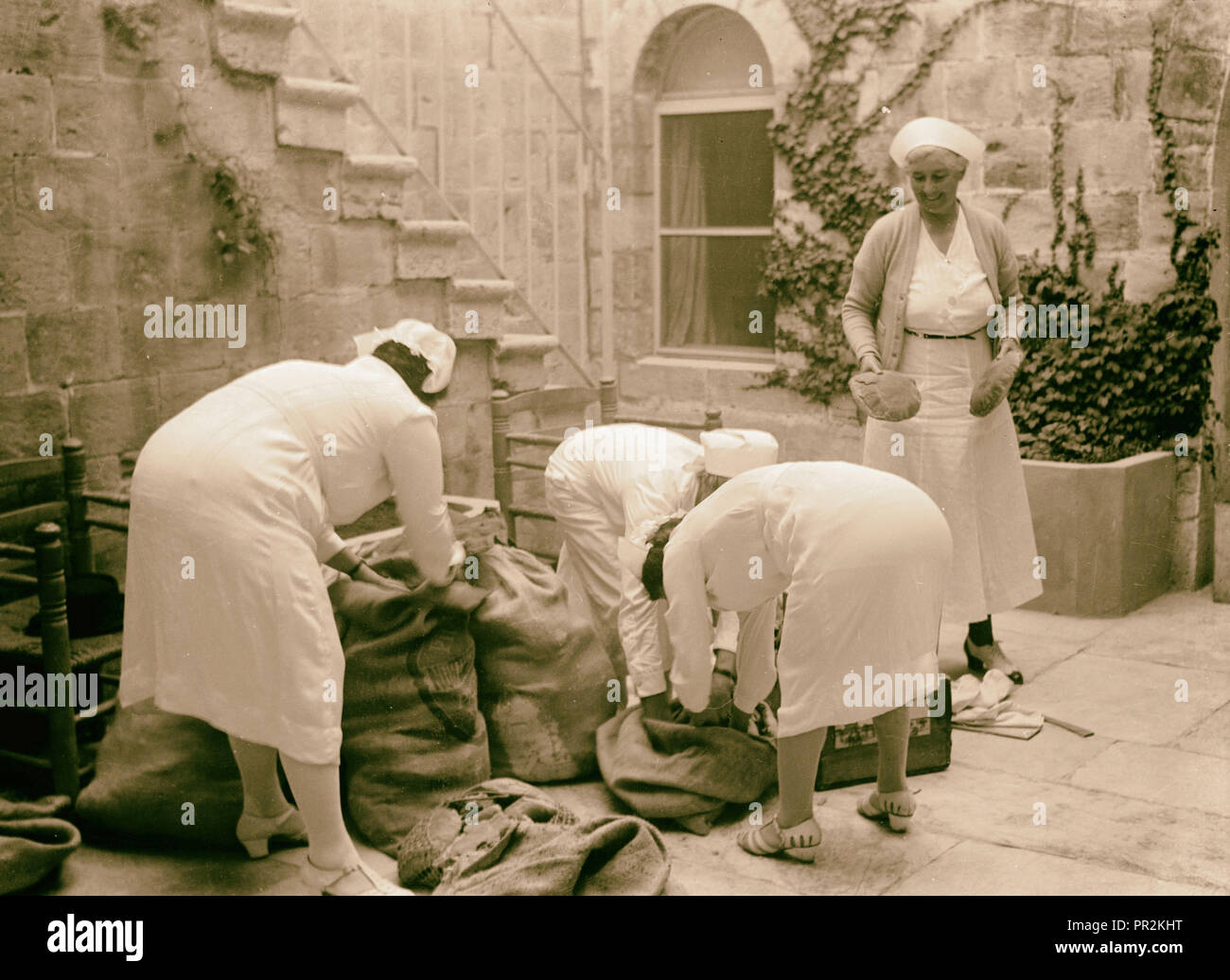 Die Hebung der Belagerung von Jerusalem Hof der Anna Spafford Baby Home Übersicht Frau Vester & Krankenschwestern mit Körben Stockfoto