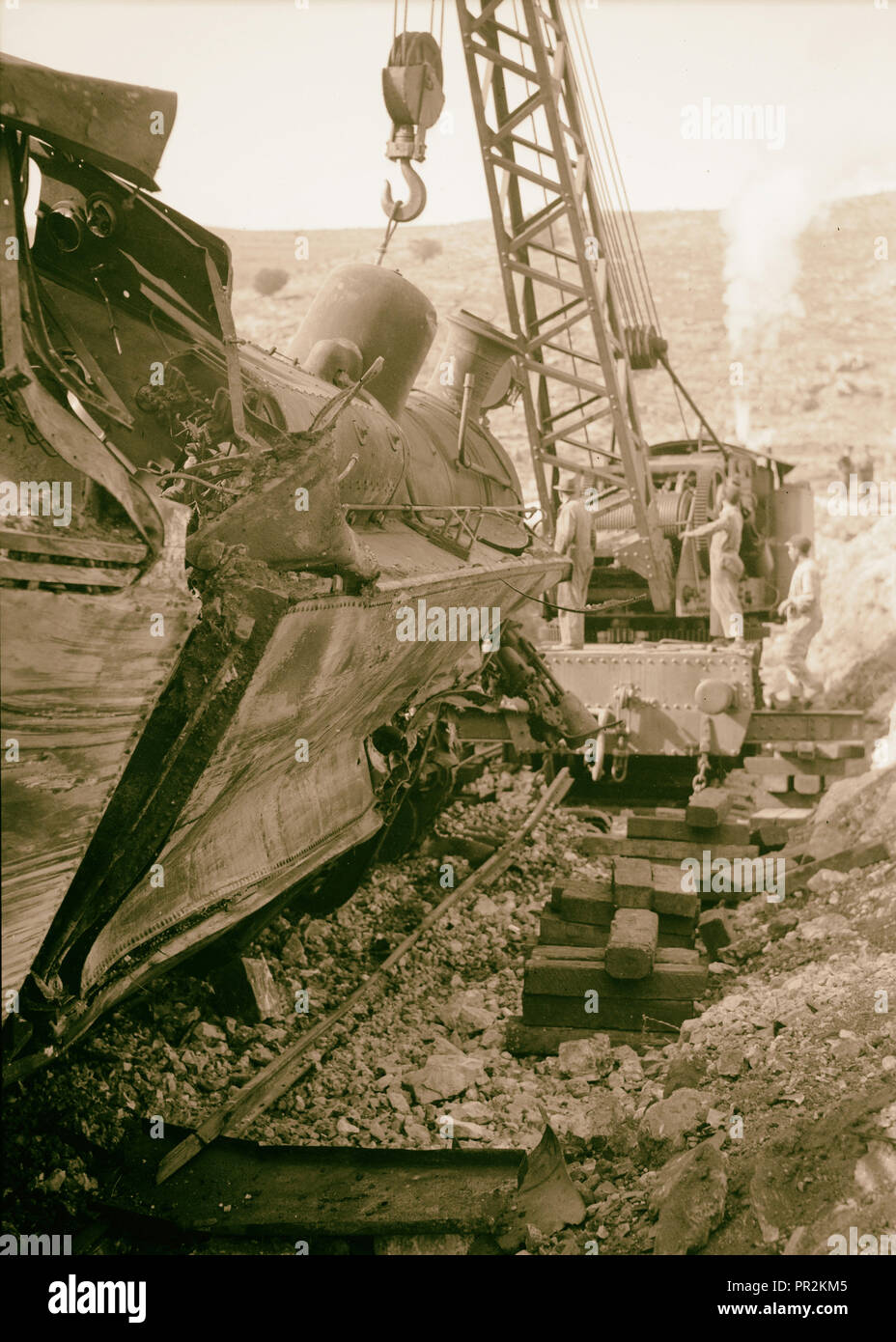 G.O.C. visits umgeworfen Lokomotive auf der Jerusalemer Lydda Eisenbahnlinie die Lok im Prozess der keeling Stockfoto