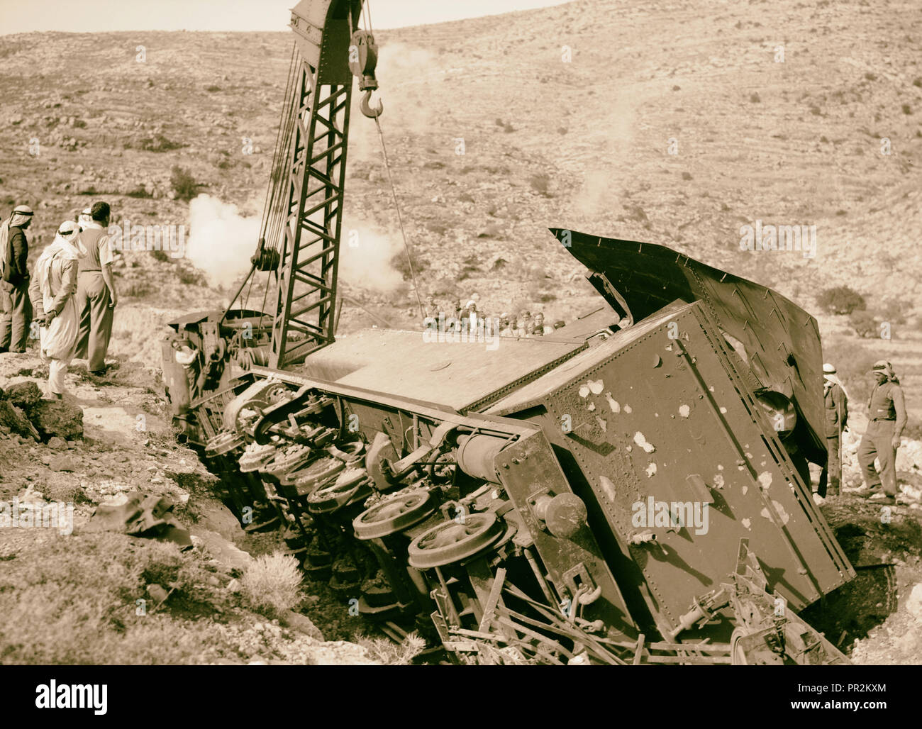 Näherer Blick auf die ruinierte Engine [in der Nähe von Deir esh-Sheikh]. 1934, Israel Stockfoto