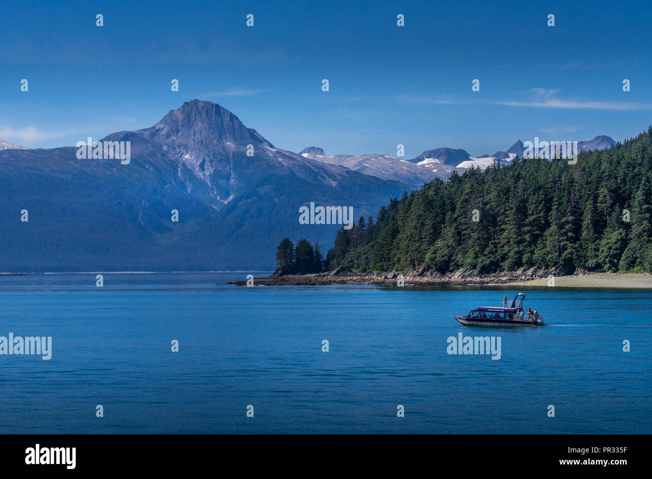 Eine andere, kleinere Whale Watching Boot in Auke Bay, Alaska Stockfoto