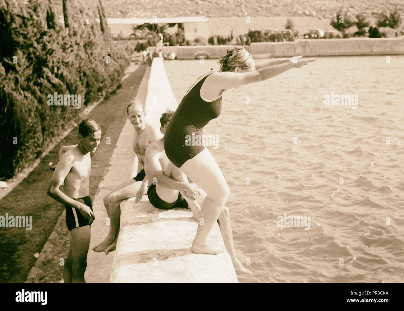Salomos Pools wird ein Picknick & Schwimmen Resort ein Sprung ins tiefe Wasser der oberen Pool. 1940, West Bank Stockfoto
