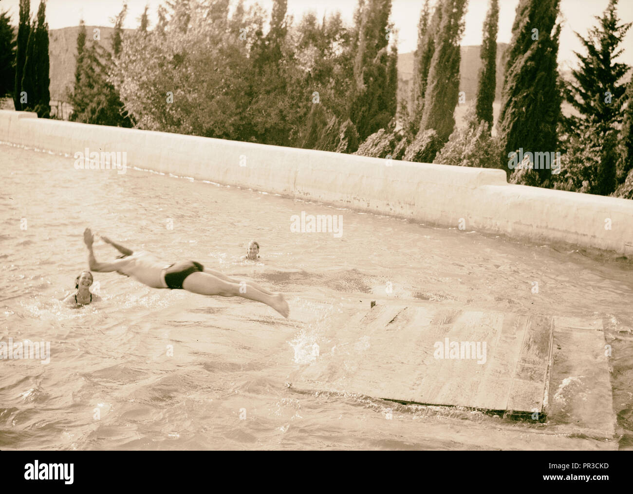 Salomos Pools wird ein Picknick & Schwimmen Resort ein Kopfsprung aus holzfloß. 1940, West Bank, Naher Osten Stockfoto