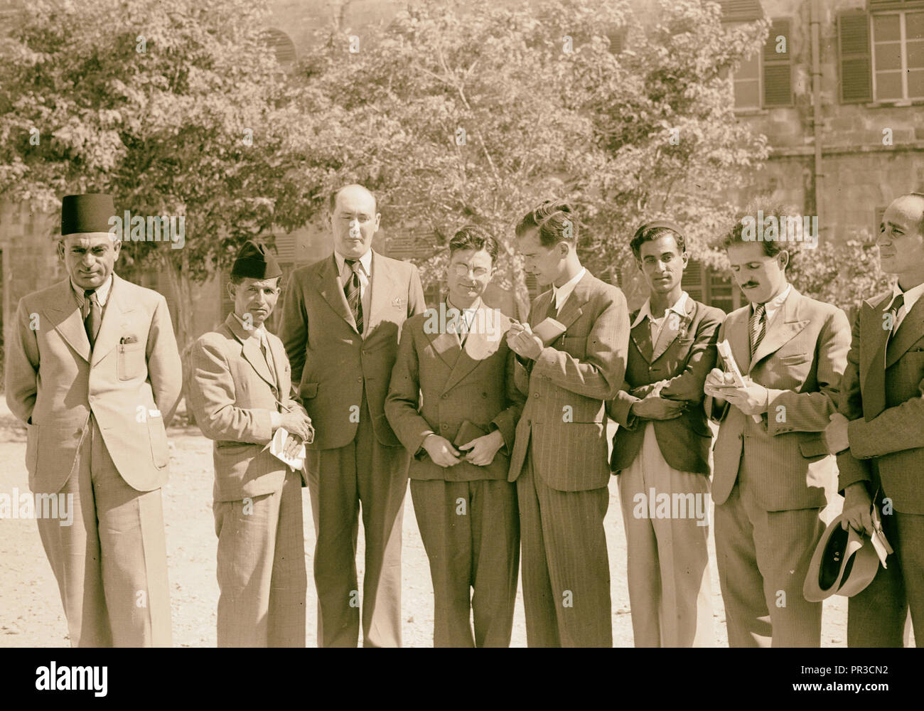 Australische Geschenk, das Britische Rote Kreuz von 9 Roten Kreuz Krankenwagen drücken Sie Männer. 1940, Jerusalem, Israel Stockfoto