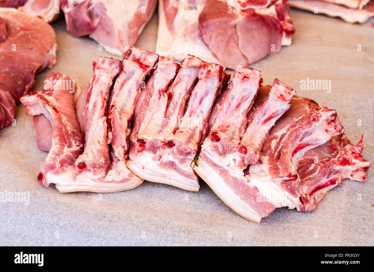 Frisches Rohes Gehacktes Fleisch Zum Verkauf Bereit An Der Farmers Market Stockfotografie Alamy