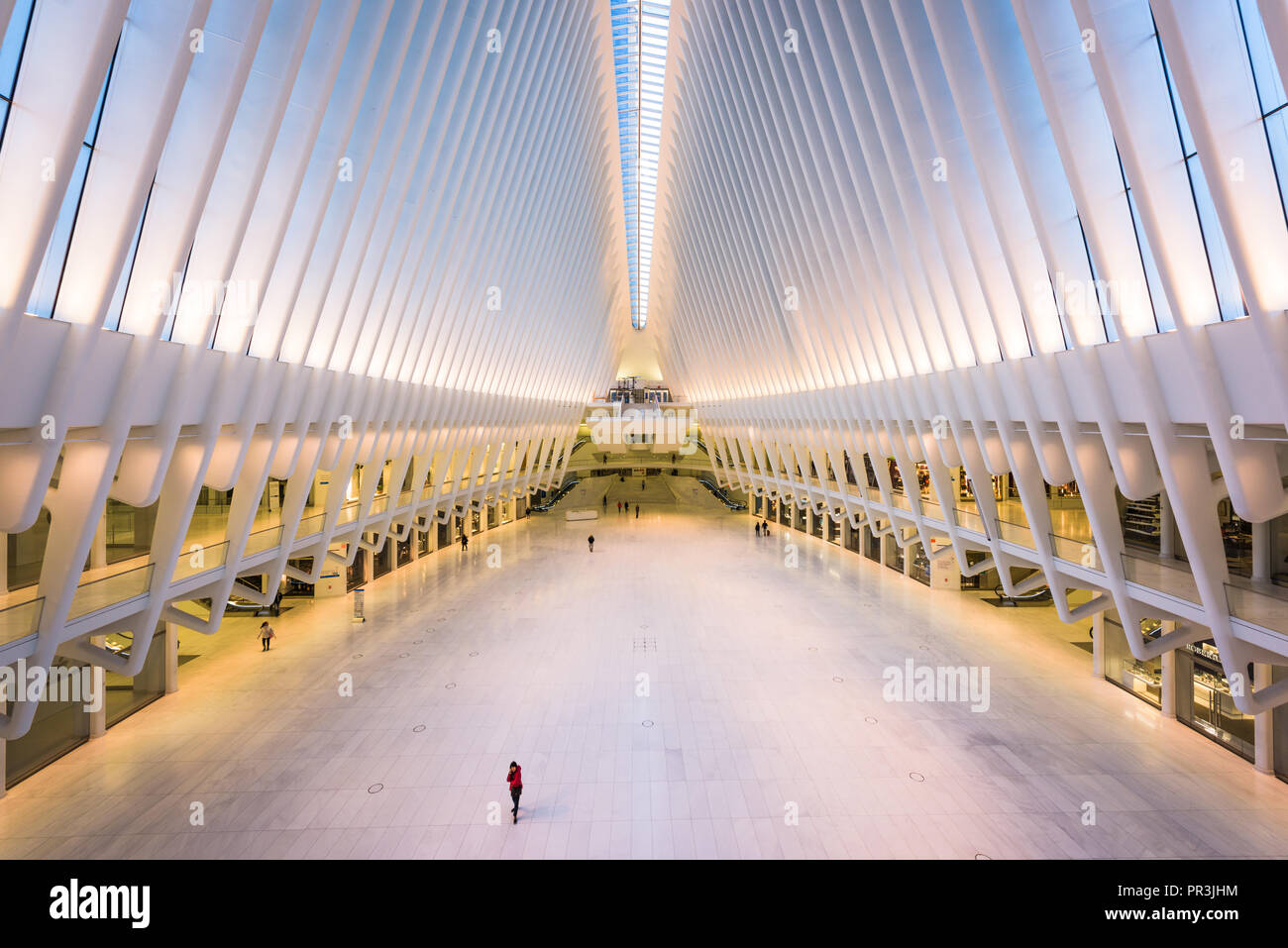 NEW YORK CITY, USA - 23. Oktober 2016: The Westfield World Trade Center Mall und Transport Center in Lower Manhattan. Stockfoto