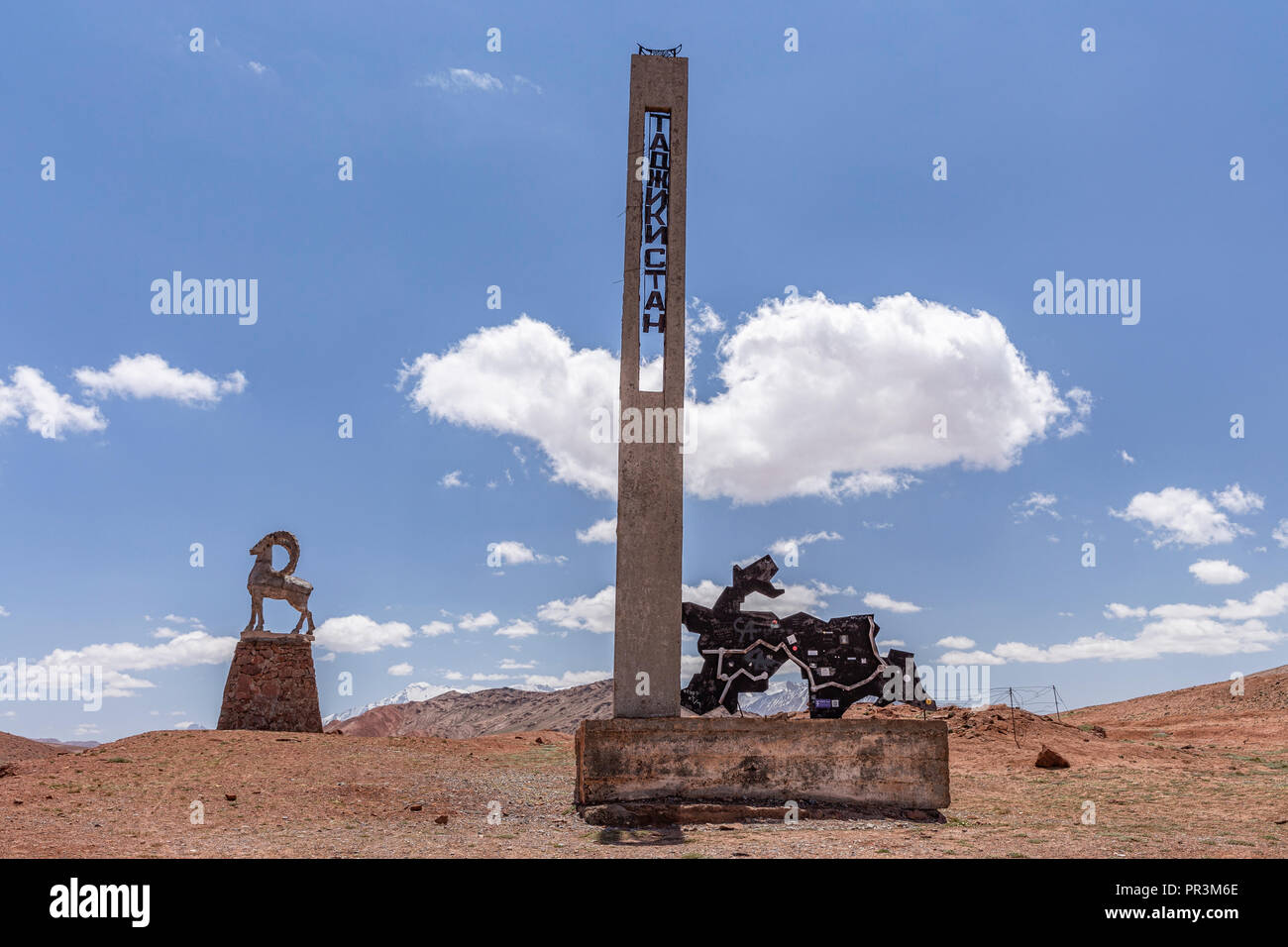 Bilder auf dem entfernten Pamir Highway, von der Kyzyl-Art Pass auf dem Weg nach Karakul See in Tajikiestan Stockfoto